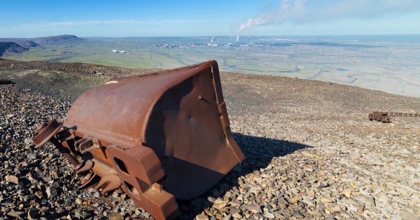 Mineraalirikkaudet ovat kenen tahansa vallattavissa, oli maan alla sitten kultaa tai uraania.