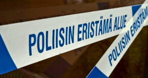 Koulun pihalta löytyi kuollut henkilö – poliisi ei epäile rikosta