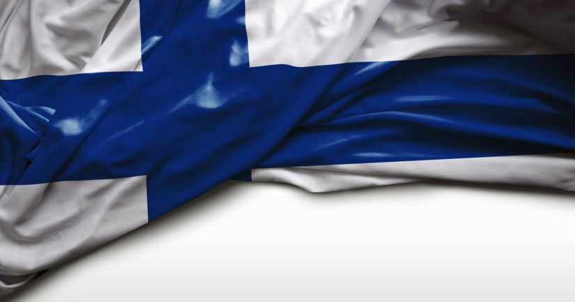 Poliisi kaipaa vihjeitä – ketkä varastivat ja polttivat Suomen lippuja  itsenäisyyspäivänä? – Päivän Lehti